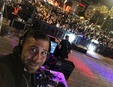 Image 1 for דיג׳יי מחפש זמרת לבניית הרכב משותף
