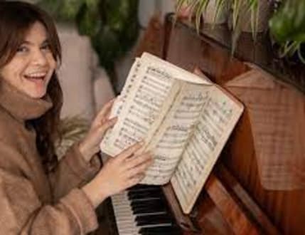 תמונה 1 עבור אסתר - מורה למוסיקה
