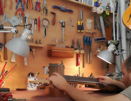 תמונה 4 עבור Jai Guitar Workshop