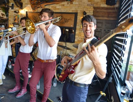 תמונה 3 עבור Nola Socks Pub