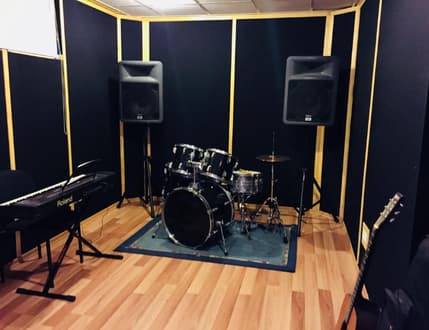 תמונה 1 עבור Under-Stage Studio
