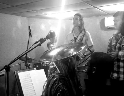 תמונה 2 עבור Under-Stage Studio
