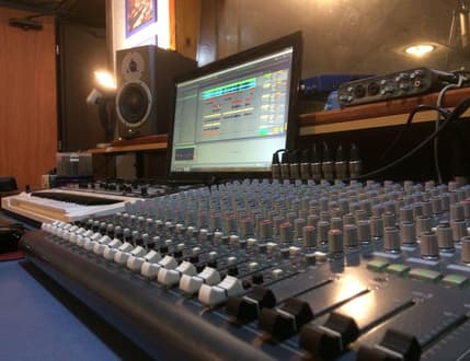 תמונה 4 עבור Under-Stage Studio