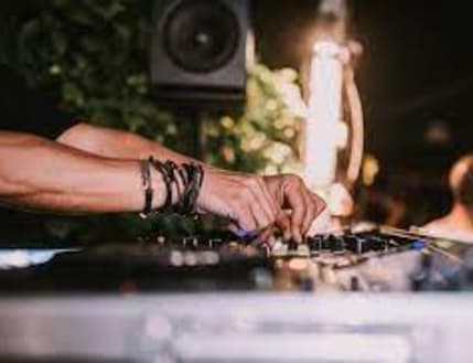 תמונה 2 עבור DJ זוזו מוסיקה לאירועים 