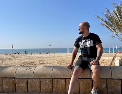 Image 1 for גיטריסט ומתופף מאזור המרכז מחפשים זמר