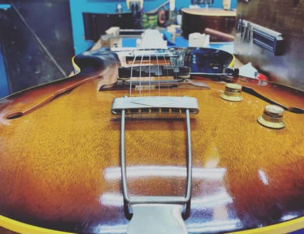 תמונה 1 עבור Jai Guitar Workshop